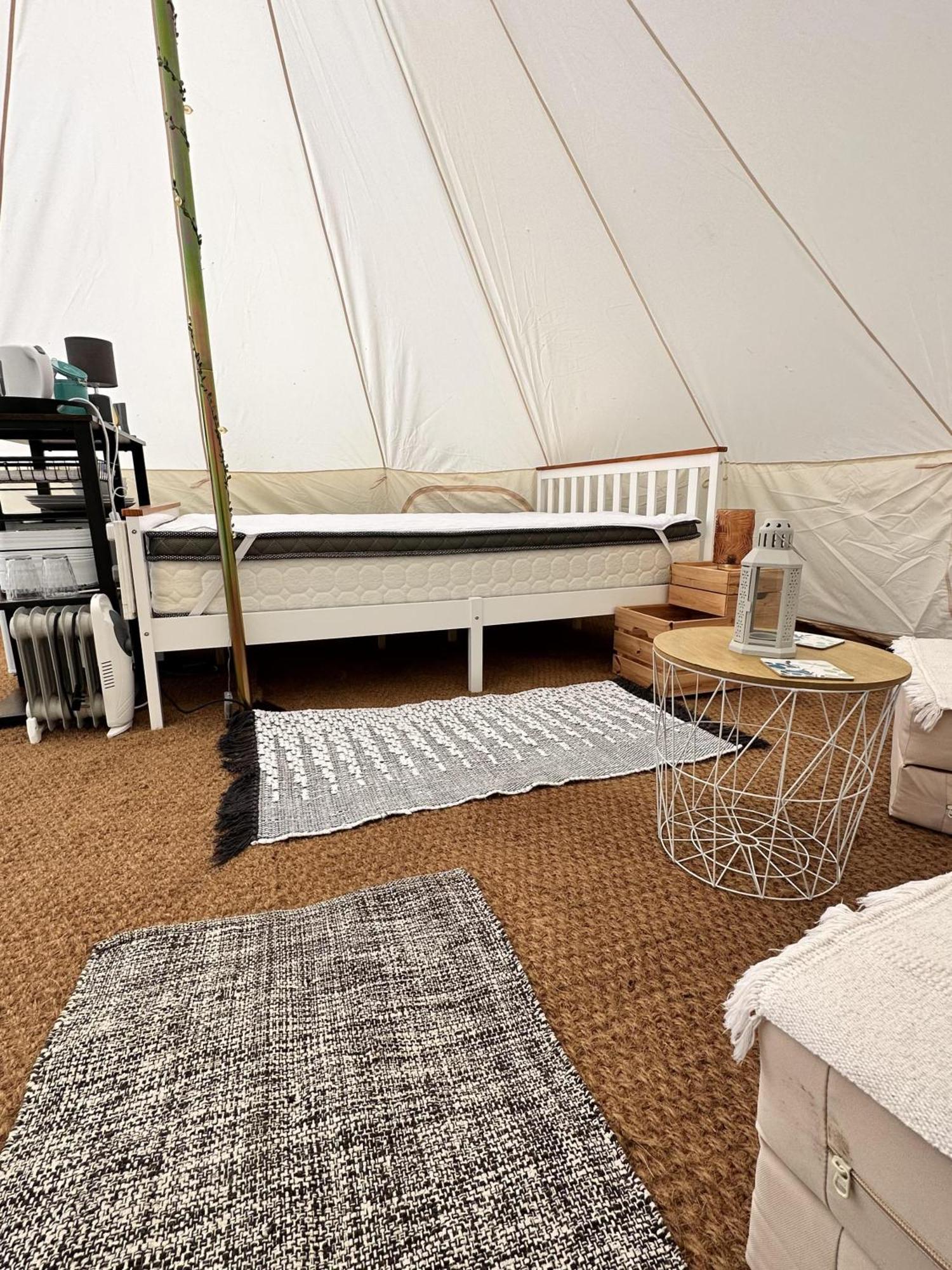 Spacious Bell Tent At Herigerbi Park Lincolnshire Villa Grantham Kültér fotó