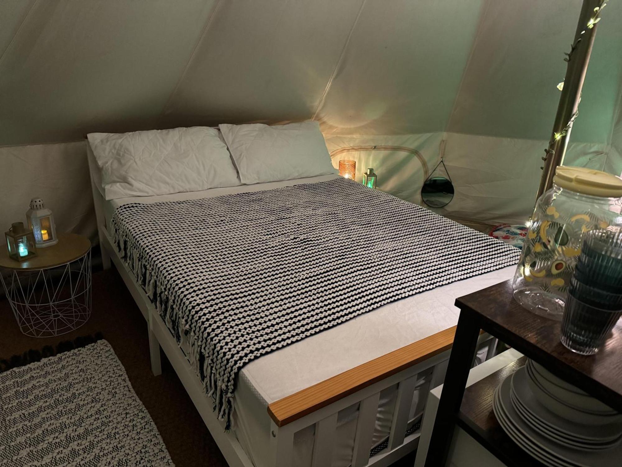 Spacious Bell Tent At Herigerbi Park Lincolnshire Villa Grantham Kültér fotó